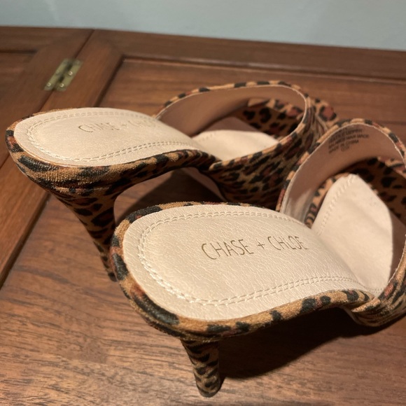 Suede Leopard-Print Slides (sz 10) - Picture 7 of 8